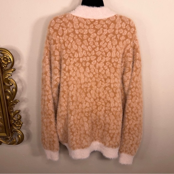 Large Listacle Peach Salmon Animal Print Fuzzy Knit Sweater Long Sleeve Soft - Picture 5 of 13